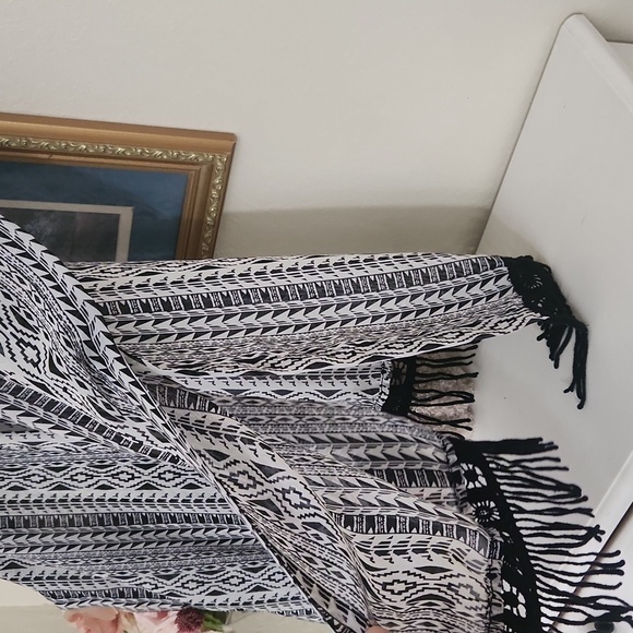 Kimono Fringe detailed Hem size Medium Petite Bohemian Cottagecore Coverup - Picture 4 of 10